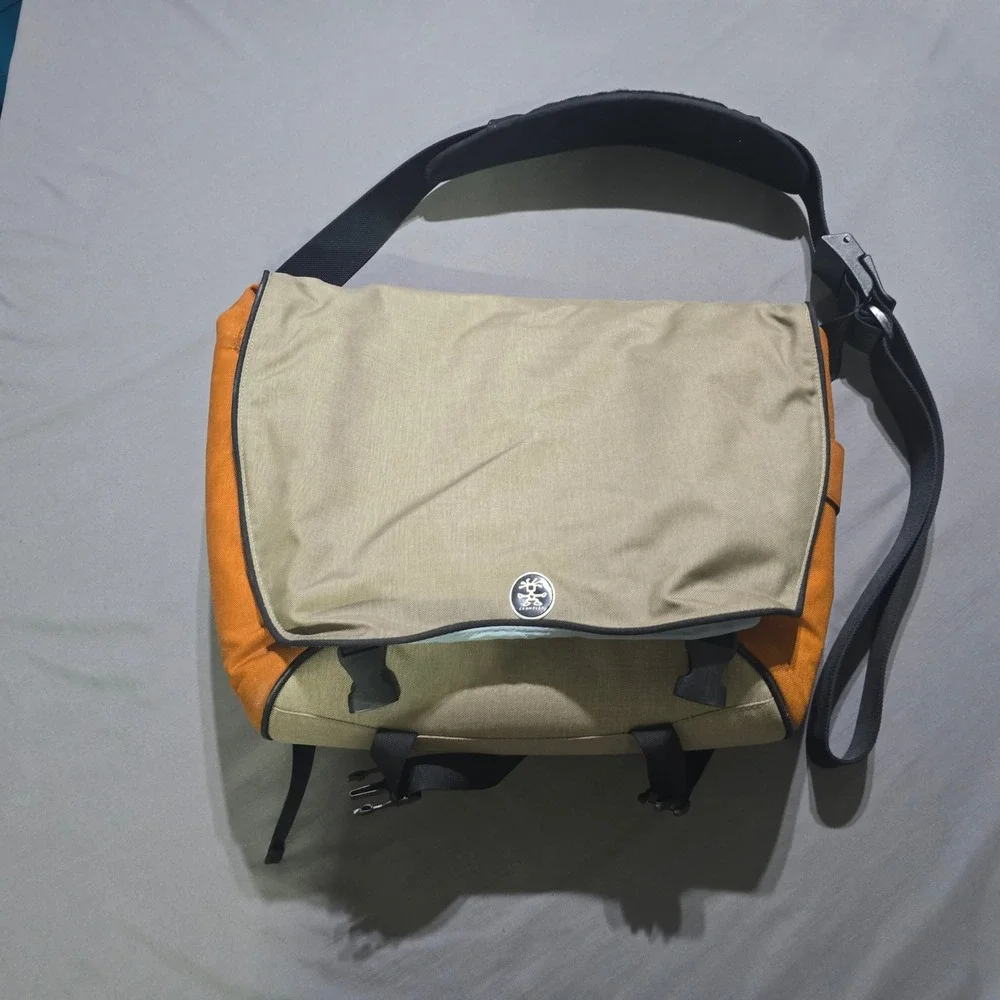 Crumpler Considerable Embarrassment Laptop Messenger Bag  Ripstop